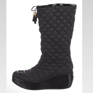 Tory Burch quilted monogram boots winter snow tie front platform Chucky